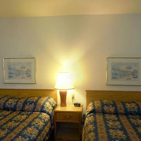 Rodeway Inn Брейнърд Екстериор снимка