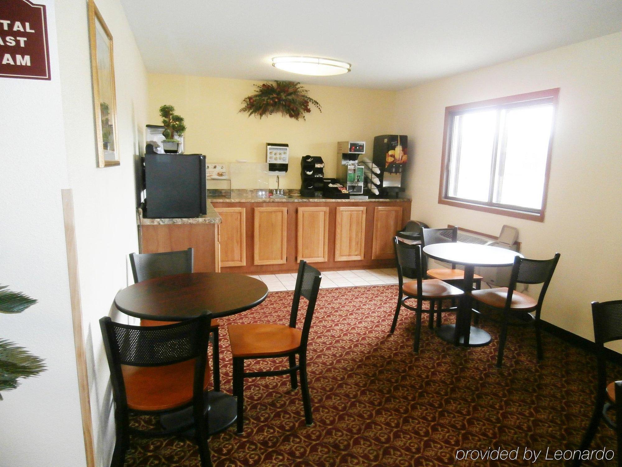 Rodeway Inn Брейнърд Екстериор снимка
