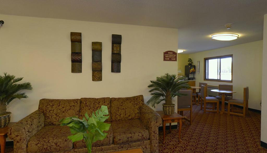 Rodeway Inn Брейнърд Екстериор снимка