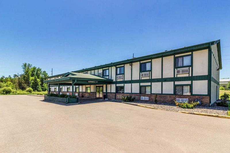 Rodeway Inn Брейнърд Екстериор снимка