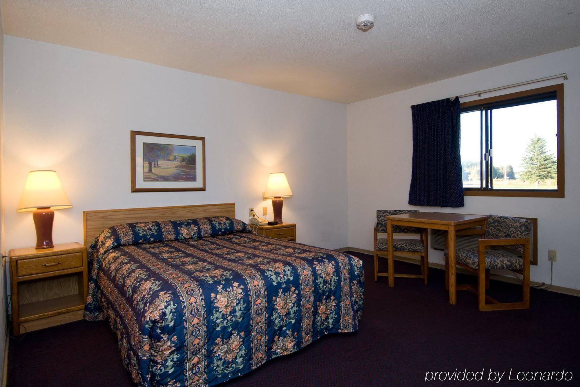Rodeway Inn Брейнърд Стая снимка