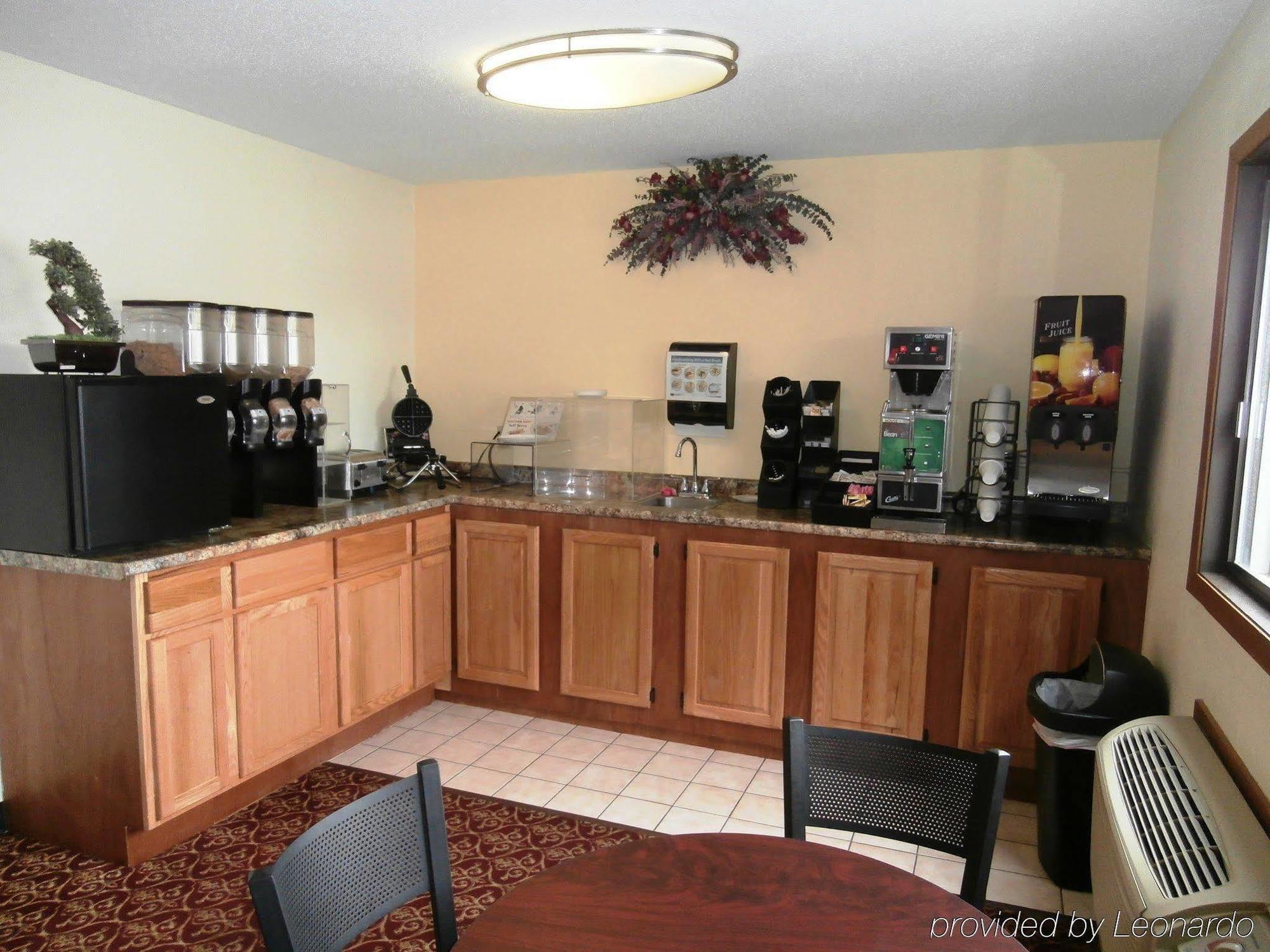 Rodeway Inn Брейнърд Екстериор снимка