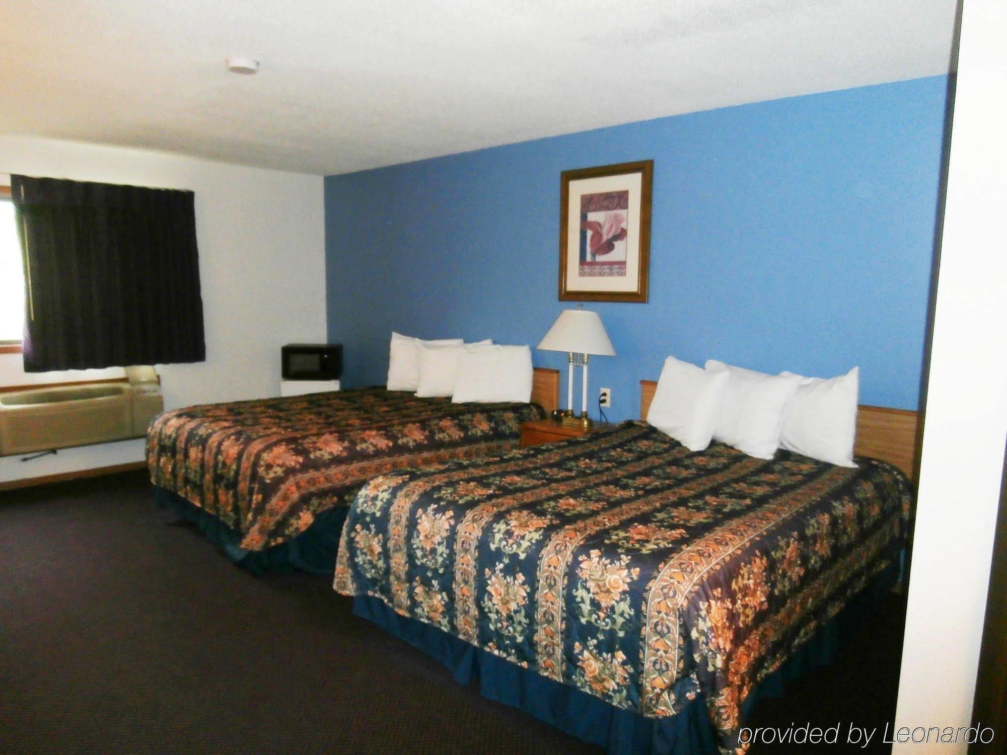 Rodeway Inn Брейнърд Екстериор снимка