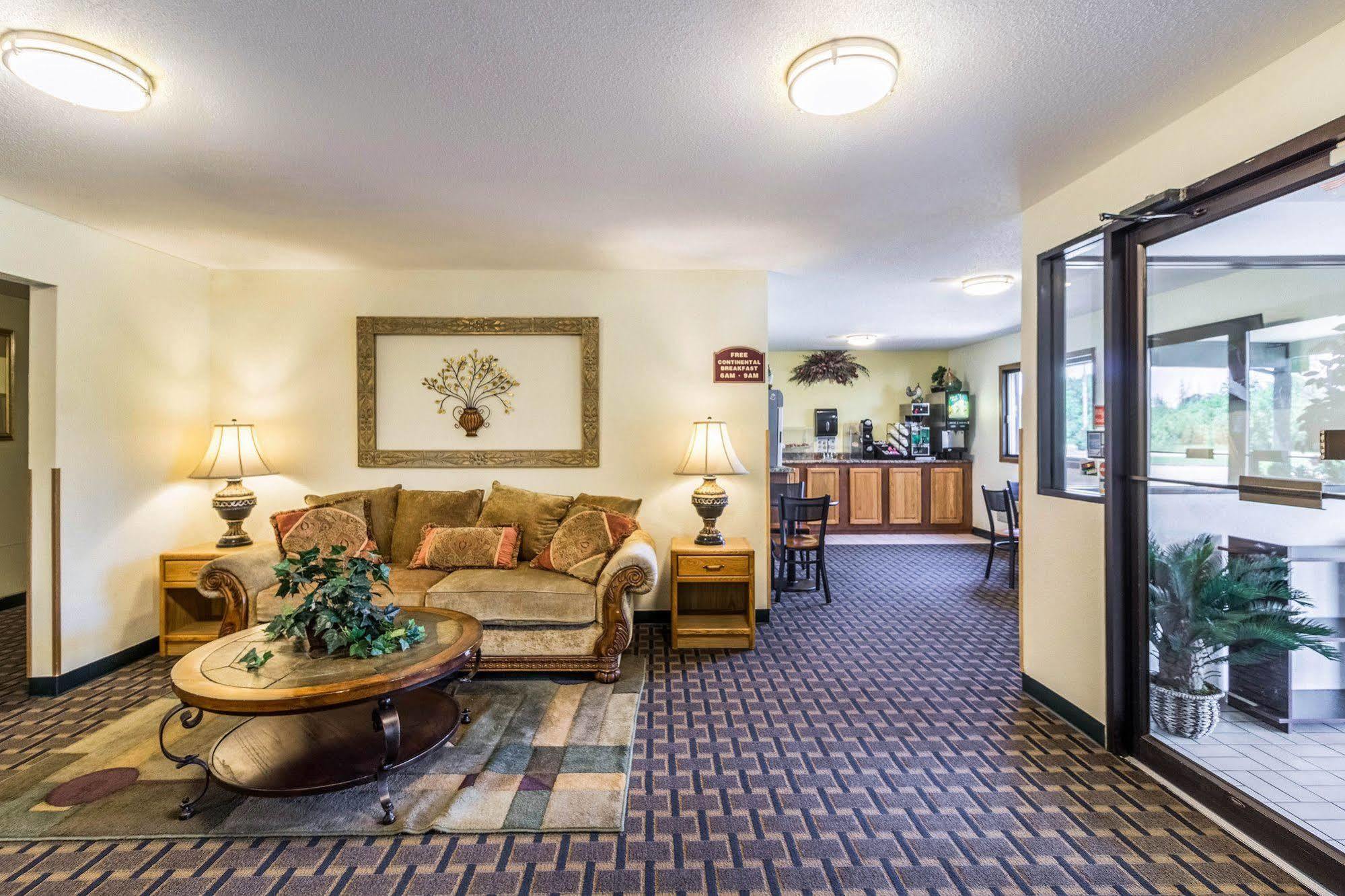 Rodeway Inn Брейнърд Екстериор снимка